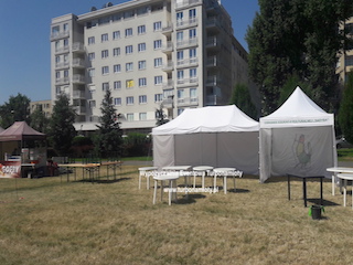 Wynajem Namiotów ekspresowych białych 3x6 na imprezę plenerową w Warszawie.