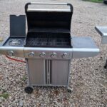 Grill gazowy z dużą płytą do grillowania, idealny na festyn i piknik plenerowy, wynajem Warszawa