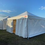 Przestronny namiot turek z wysokim spadzistym dachem na event firmowy i festyn – wynajem